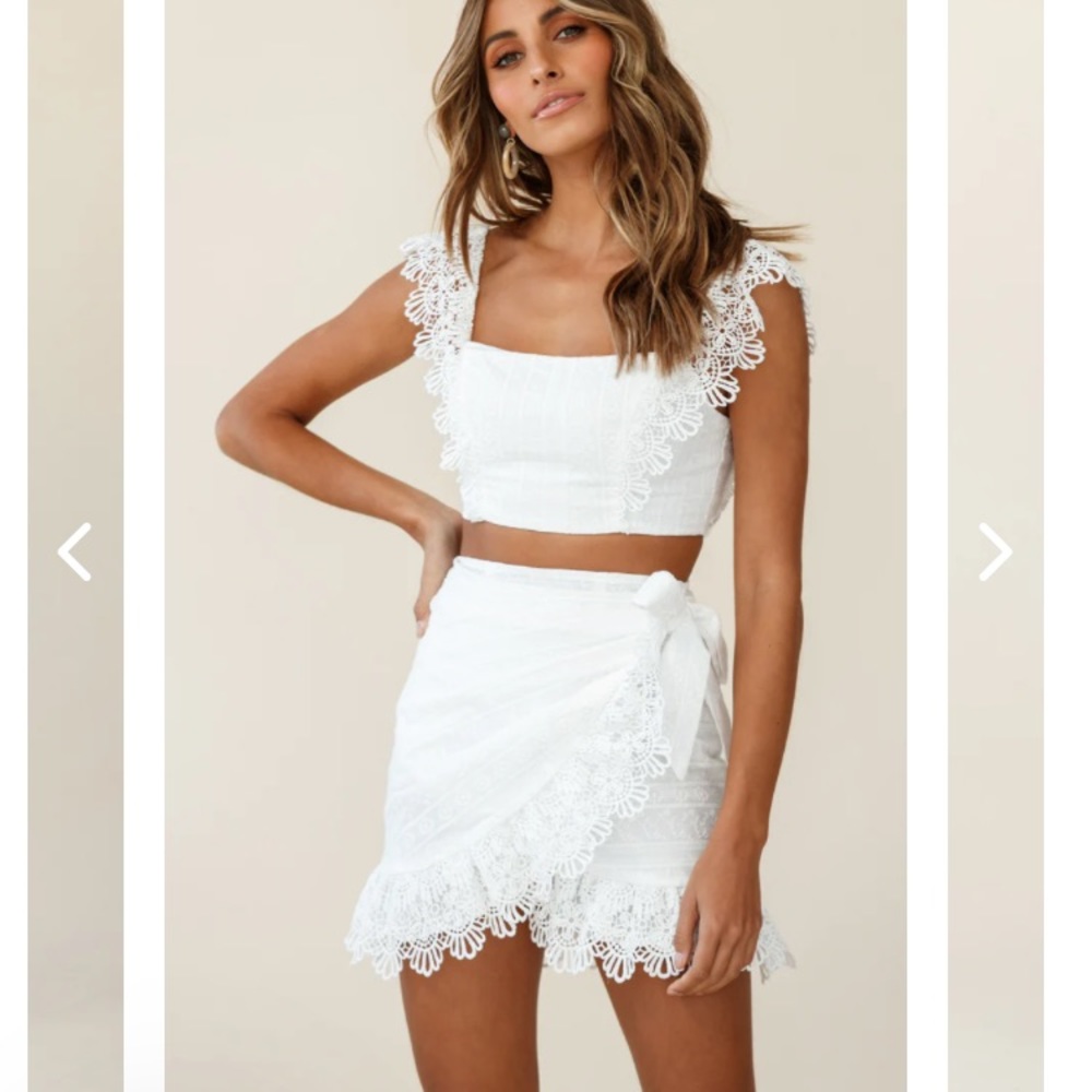 Selfie Leslie Sonnet Crop & Skirt Set- White Size M